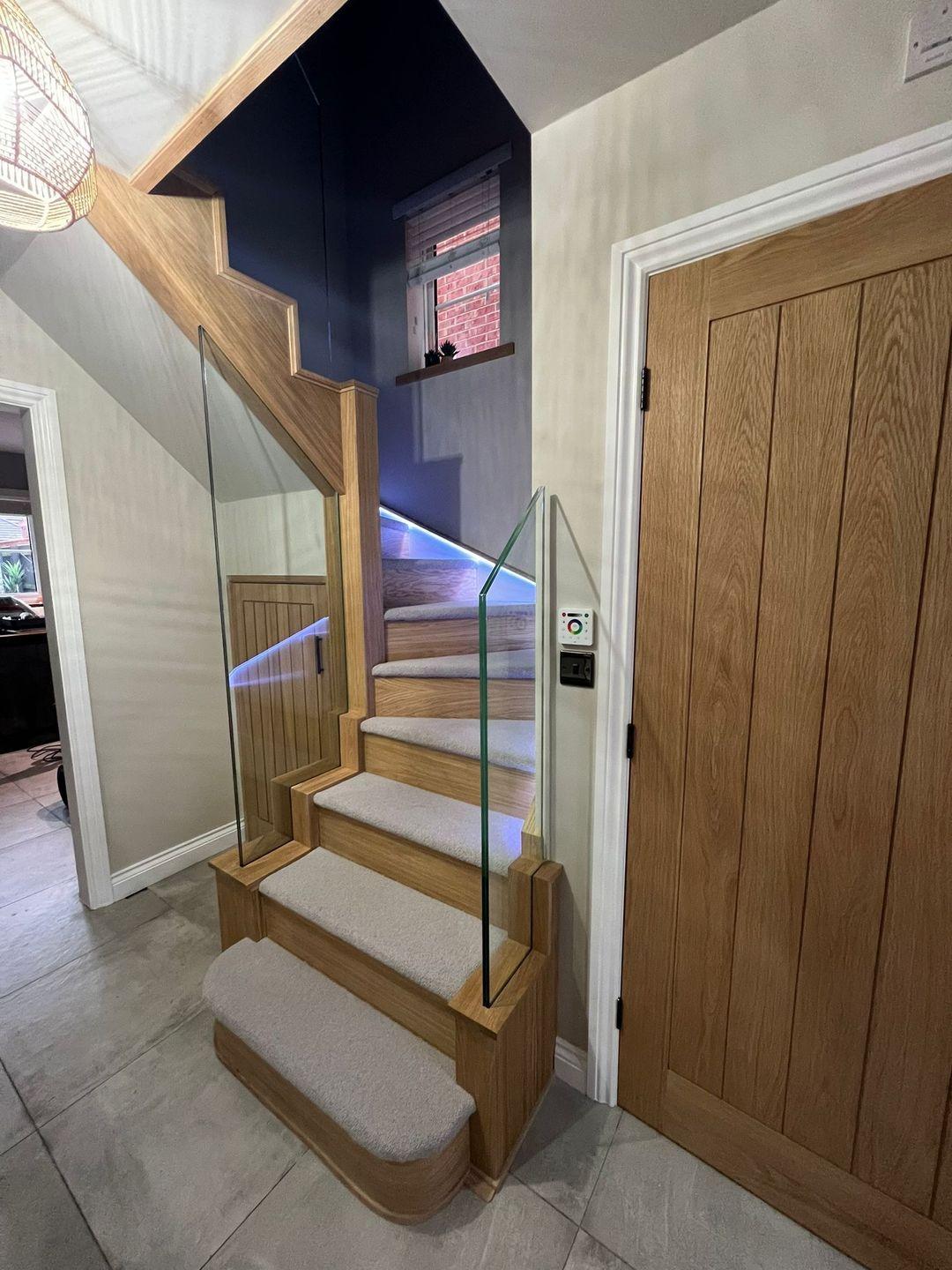oak frameless glass staircase project photograph 11.